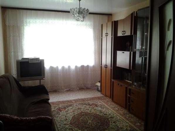 Продам двухкомнатную квартиру в Воронеже. Жилая площадь 56,97 кв.м. Дом панельный. Есть балкон.