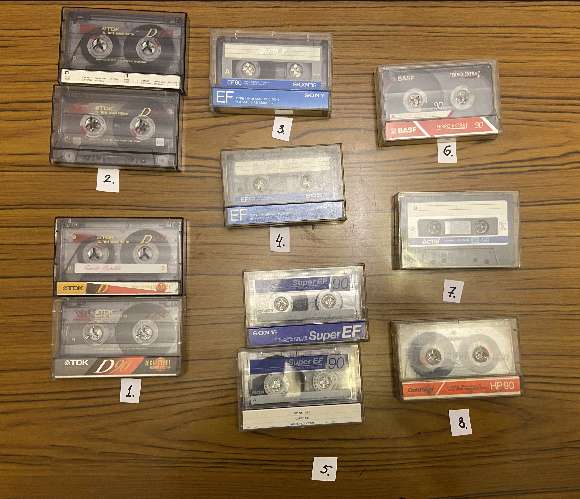 Аудиокассеты с музыкой из 90-х годов