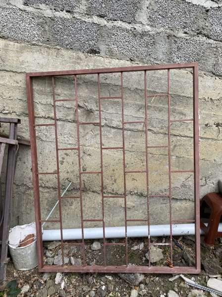 Металлическая дверь с оконной рамой-решеткой в Москве фото 4