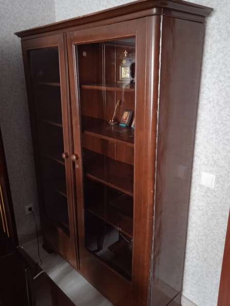 Продам деревянный книжный шкаф в Санкт-Петербурге фото 3