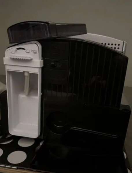 Кофе машинка DeLonghi в Москве