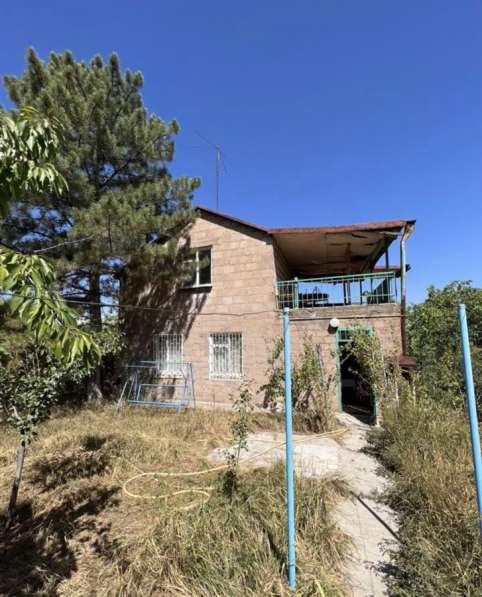 Продаю дом в Армении, пригород Еревана, посёлок Дзорахпюр в фото 3