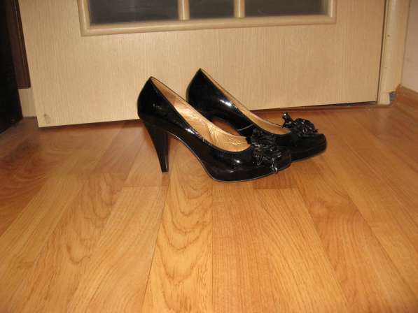 Продам женские туфли в Смоленске