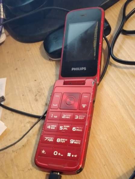 Телефон-раскладушка Philips, не горит экран, звонить можно в Тамбове фото 3