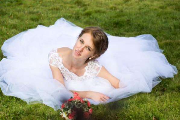 Продаю шикарное кружевное свадебное платье в Москве фото 3
