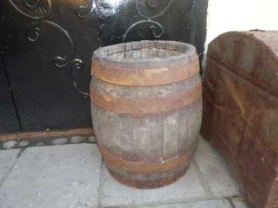 Старинная деревянная бочка в Москве фото 5