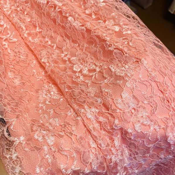 Розовое кружевное платье в Костроме