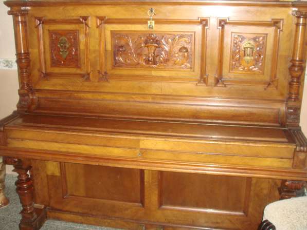 Старинное немецкое пианино(антиквар),коричн. цвета с инкруст