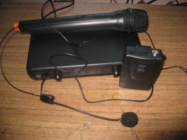 Радиомикрофон UKC EW500H с гарнитурой +ручной микрофон
