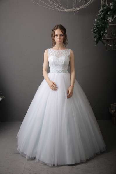 Пышное свадебное платье, р. 40-42, белое с мятным оттенком в Казани