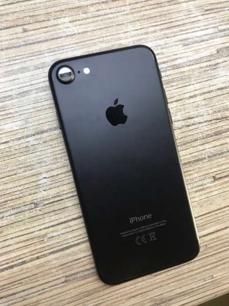 Продам IPhone 7