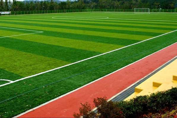 Футбольное поля, стадион с натуральным и искусственным газон в Екатеринбурге