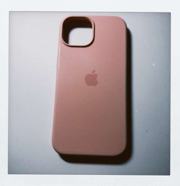 Чехлы на айфон 15