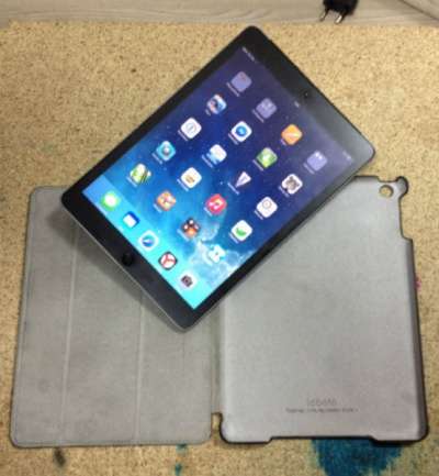 планшет Apple iPad Air