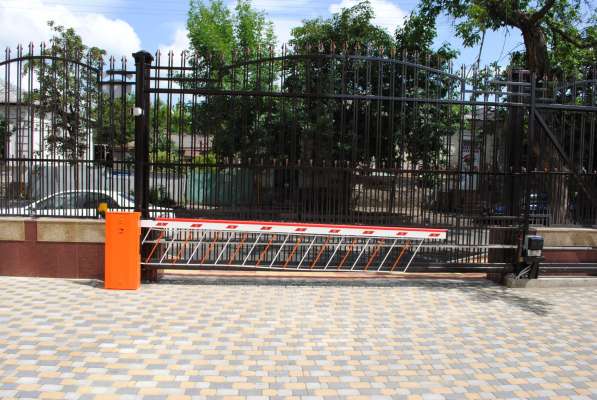 Ворота секционные, распашные, откатные, гаражные, роллеты в Краснодаре фото 4