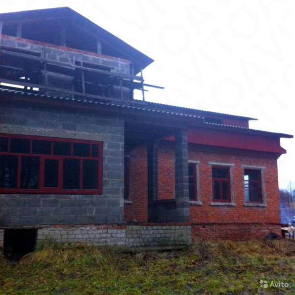 Кирпичный загородный дом