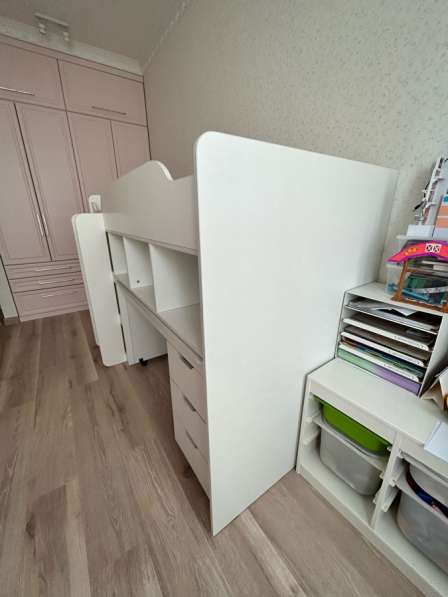 Кровать-чердак с письменным столом и шкафом в Москве