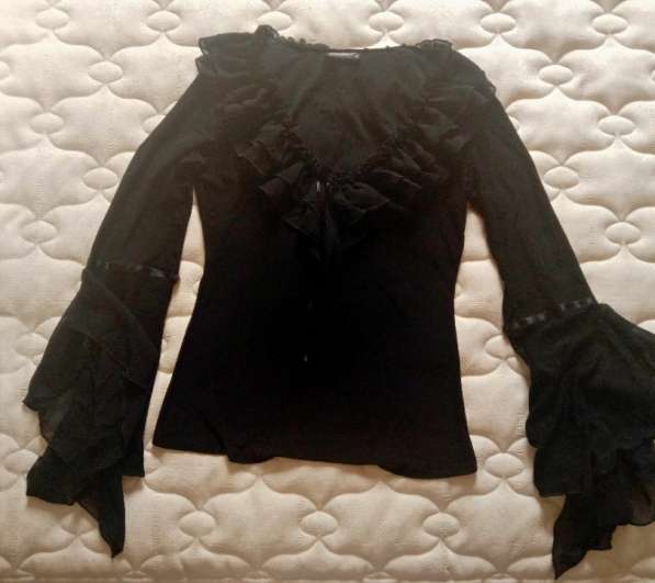Блузка черная женская (рукав- волан)
