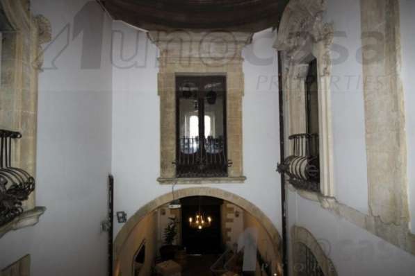 Предлагается к продаже здание старинного дворца в Рагузе в фото 6