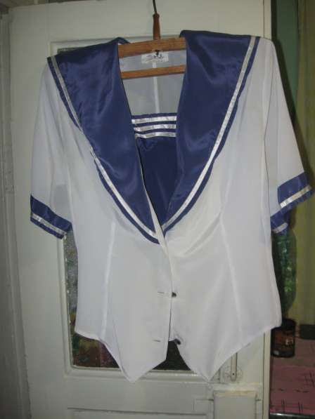 Блузка белая с синим воротником 50 размер