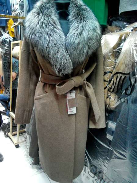 Женская пальто с натуральным мехом в 