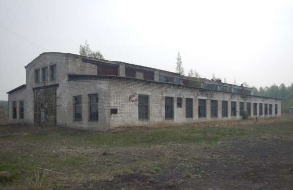 Нежилое здание и земельный участок в Каменске-Уральском