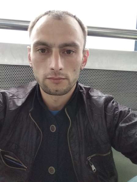 Антон, 32 года, хочет пообщаться в Москве