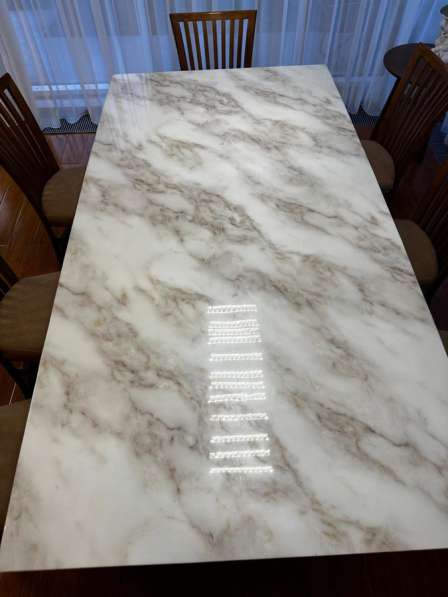 Стол и стулья