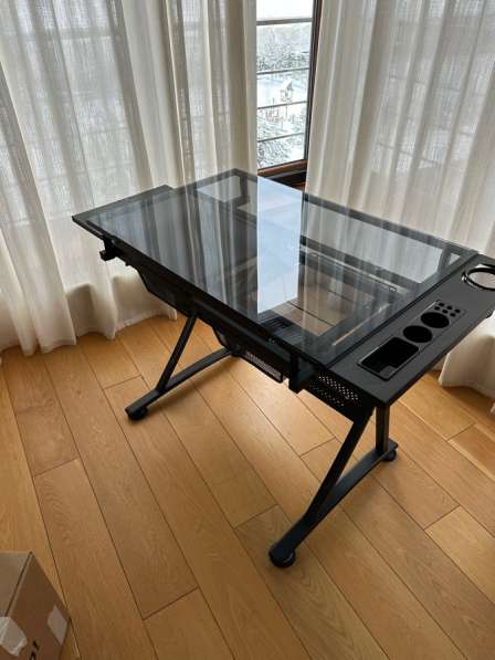 Стол художника в Москве