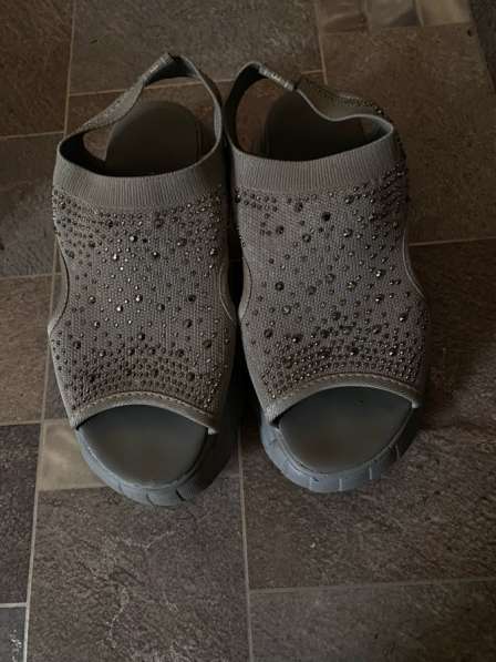 Женская обувь 37 размер