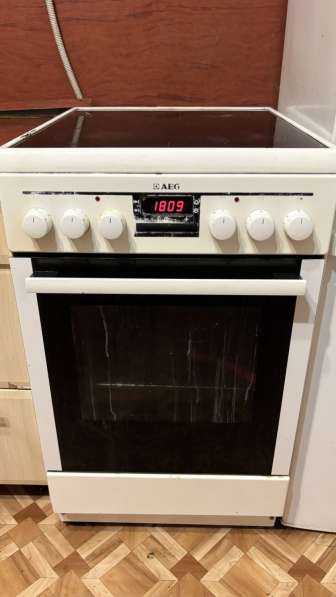 Электрическая плита с духовкой