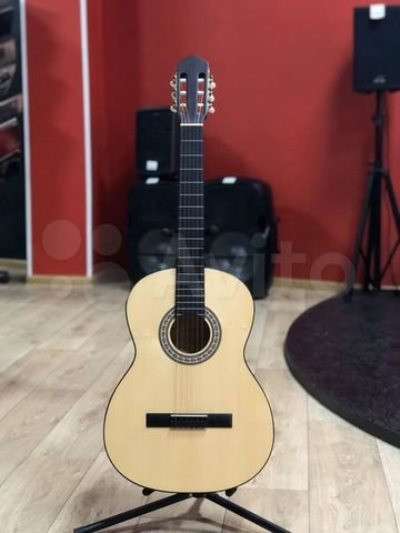 Продам чешскую гитару Strunal 4670 в отличном состоянии