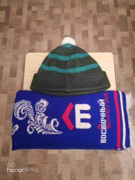 Зимние вещи шапка и шарф в Томске