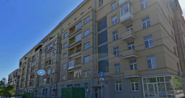 Продам четырехкомнатную квартиру в Москве. Этаж 5. Дом кирпичный. Есть балкон.