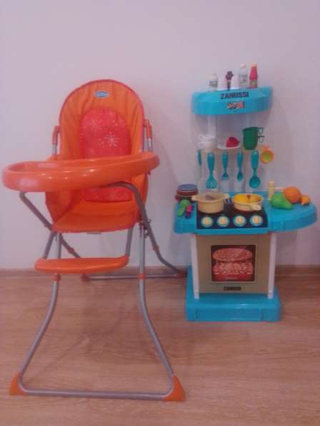 Детская кухня + детский стул для кормления ребенка