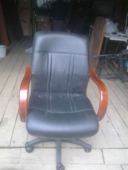 Продам кресла кожаные кабинетные