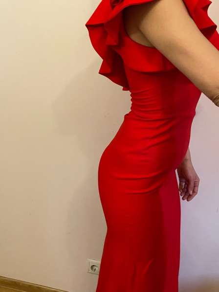 Красное платье-русалка в Москве
