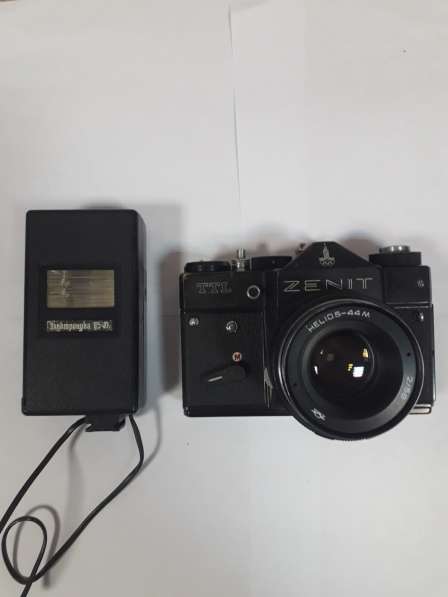 Продам фотоаппарат "Zenit ТТL" в комплекте со вспышкой
