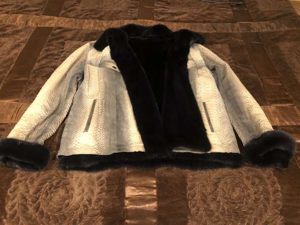 Продаю женскую куртку питон внутри норка в Москве фото 4