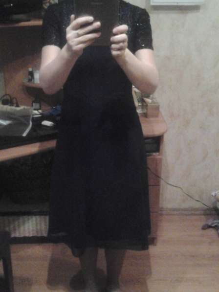 Короткое черное платье с вышивкой по лифу в Москве