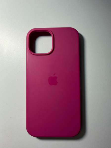 Чехлы на айфон 15