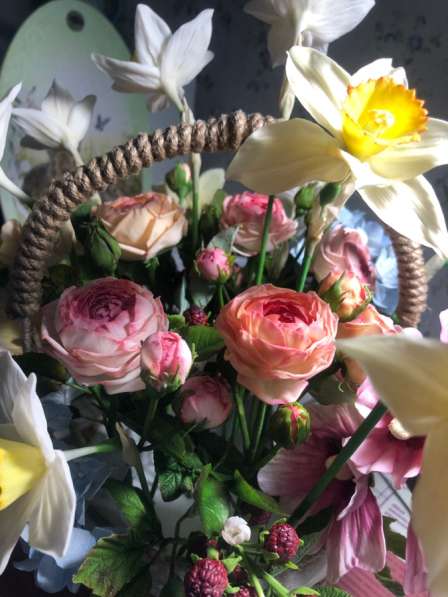 Цветочные букеты сделаные из холодного фарфора в Москве