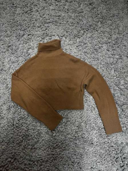 Свитер укороченный Bershka