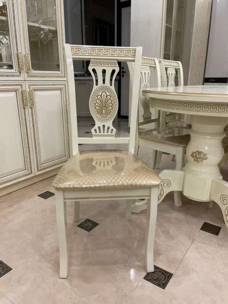 Стол и стулья в Волгограде