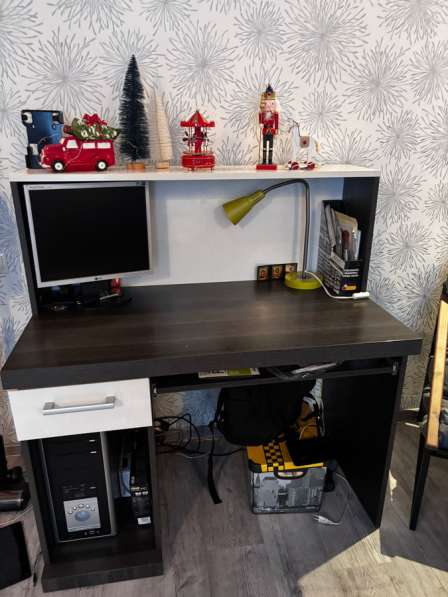 Письменный стол