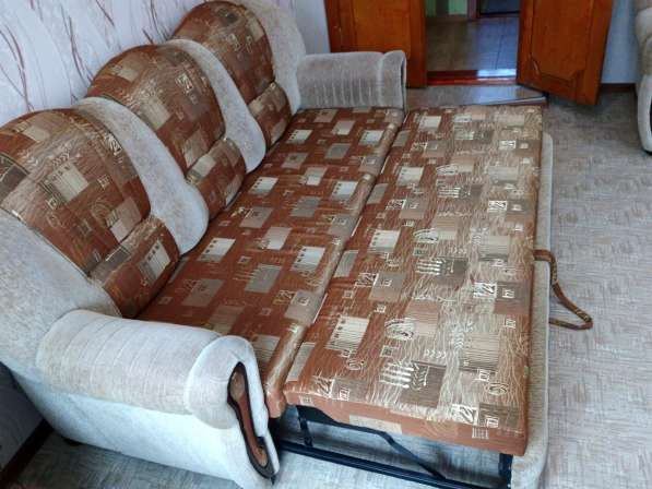 Продам мягкий уголок - диван, кресло 2шт в фото 3