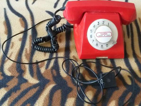 Телефон красный дисковый, сделано в СССР, б/у в 