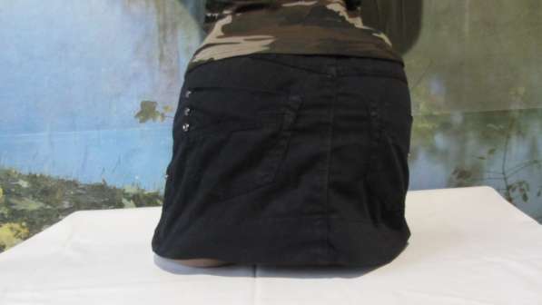 Черная женская короткая юбка в фото 7