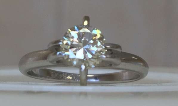 Кольцо белое золото с бриллиантом в Москве фото 3