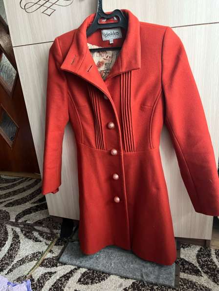 Пальто кирпичного цвета